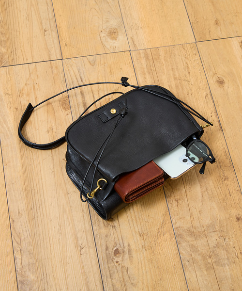 ショルダーバッグ A_W アウ / MAILL BAG M フルベジタブルタンニンシュリンクレザーメールバッグ 牛革ショルダーバッグ / AB-002の画像