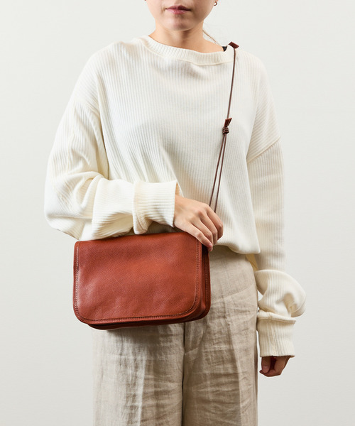 ショルダーバッグ A_W アウ / MAILL BAG M フルベジタブルタンニンシュリンクレザーメールバッグ 牛革ショルダーバッグ / AB-002の画像