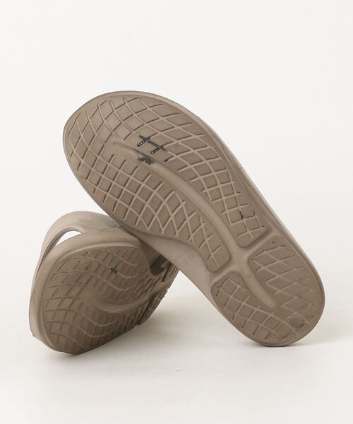 「OOFOS」 ビーチサンダル 6 ベージュ メンズ_画像3