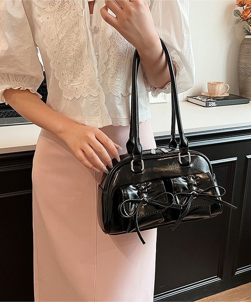 LA VORAGINE（ラ ヴォラジネ） ショルダーバッグ バッグ 外ポケット紐