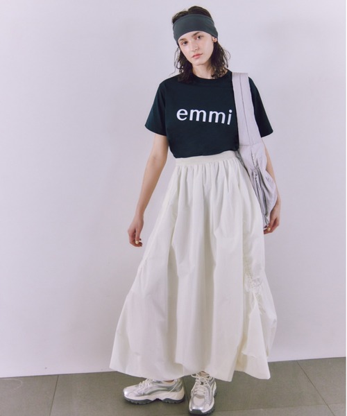 超安い emmi 「10th」「ONLINE限定カラー」emmiロゴジャガード スカート スカート
