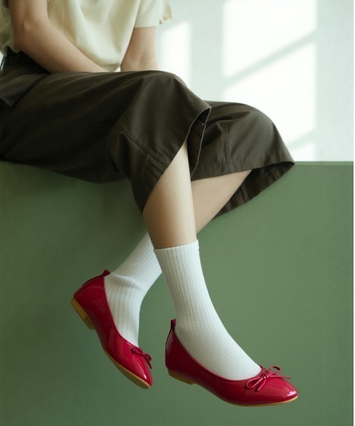 On One's Own バレエシューズ パンプス エナメル調 リボン付きバレエ