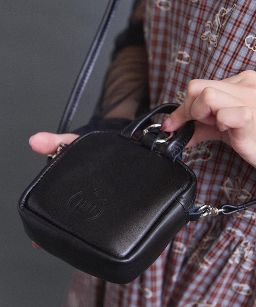 I am I in fact（アイアムアイインファクト） ショルダーバッグ