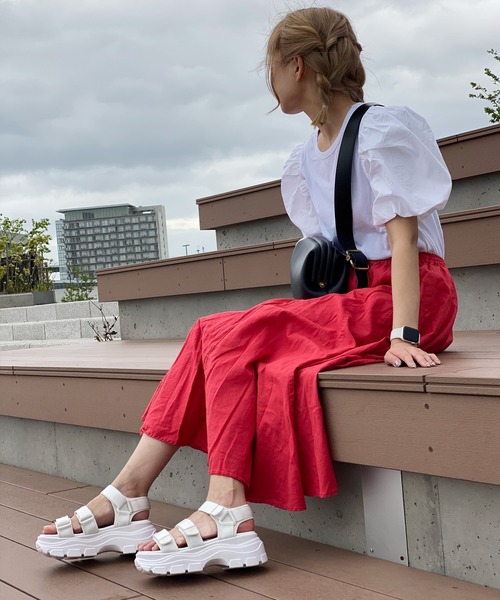 赤いスカートに合う[ロエベ] EASE SHEARLING THONG サンダル 高級ファッション レディースサンダル＆ミュール - LOEWE - LOEWE