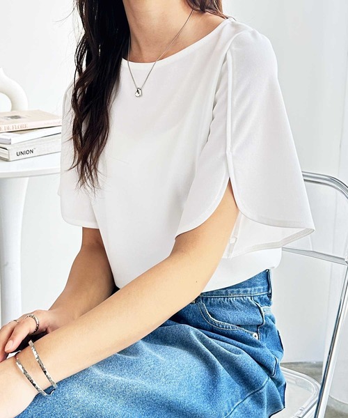 今日削除‼️ フレアスリーブ　刺繍 白 Tシャツ チュニック ブラウス リズリサ 今日削除‼️ フレアスリーブ刺繍 白 Tシャツ チュニック