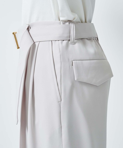 CULLNI ホワイトプリーツスラックス CULLNI（クルニ）の「STUDIOUS別注 BELTED SLACKS（スラックス