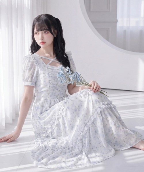 Suyunn ワンピース フリル付きクロスネックラメフラワープリント