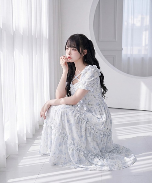 Suyunn ワンピース フリル付きクロスネックラメフラワープリント