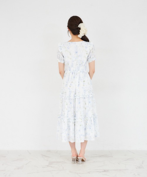 Suyunn ワンピース フリル付きクロスネックラメフラワープリント