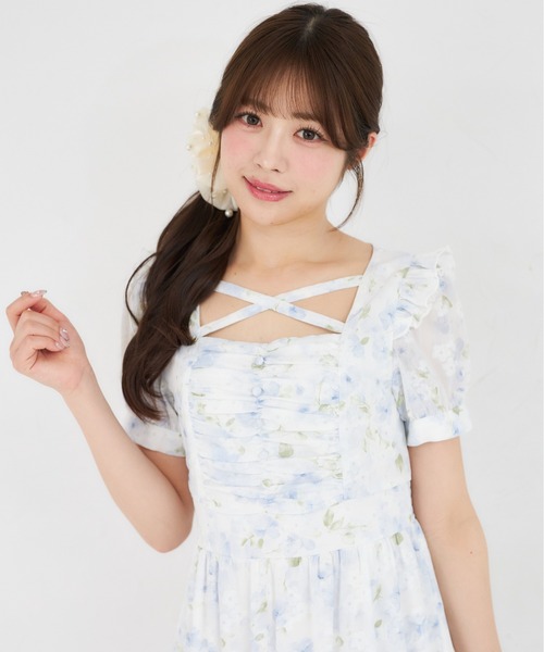 Suyunn ワンピース フリル付きクロスネックラメフラワープリント