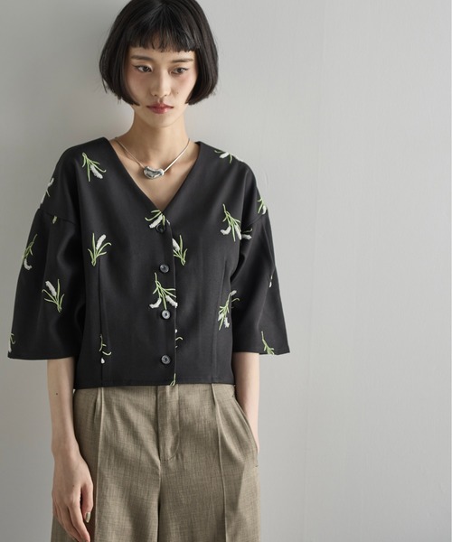 極美品　CHESTY 刺繍　フラワーエンブロイダリーブラウス 11008BLS2CM0930001001?$VS_1500$