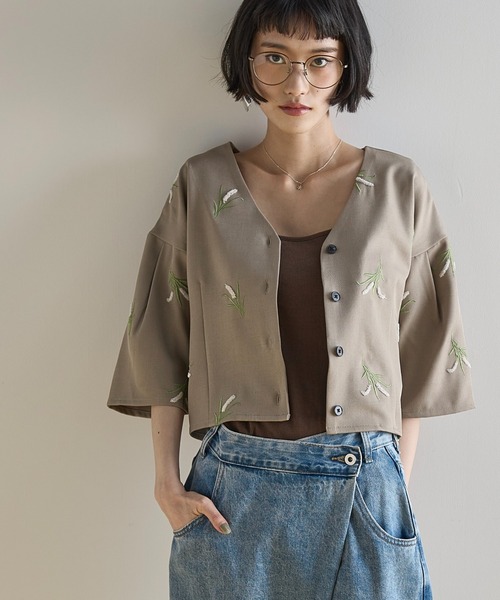 THE Yon ブラウス シャツ 半袖 フラワーエンブロイダリータック