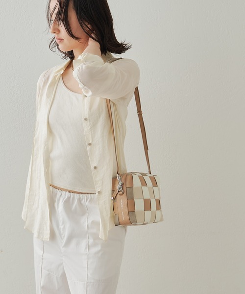 美品　IACUCCI ショルダーバッグ　アルブメ　キャメル IACUCCI（イアクッチ） ショルダーバッグ FREE キャメル レディース