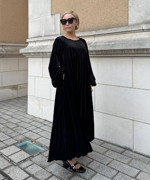 【美品】プリーツプリーズ ベロア プリーツ マキシ丈 ワンピース 秋冬 黒 2 美品】プリーツプリーズ ベロア プリーツ マキシ丈 ワンピース 秋冬 黒