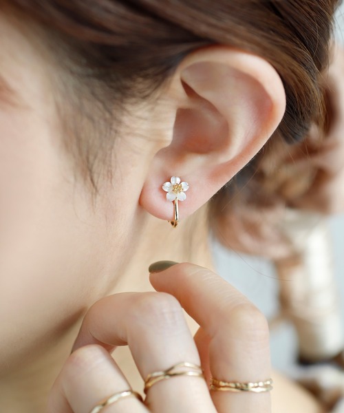 ANEMONE（アネモネ） イヤリング シェルフラワーイヤリング レディース