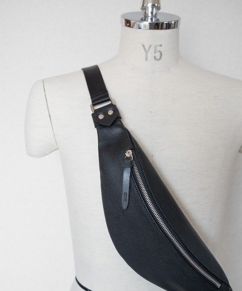WALK IN CLOSET ウエストポーチ 「SENTI」SHRINK LEATHER FLAT BODY