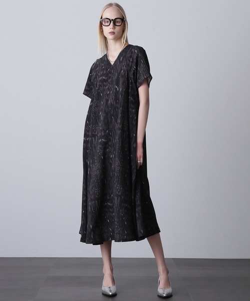 ROSE BUD ワンピース (mici)プリントVネックドレス : ZOZOTOWN