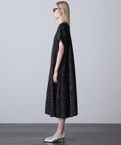 ROSE BUD ワンピース (mici)プリントVネックドレス : ZOZOTOWN