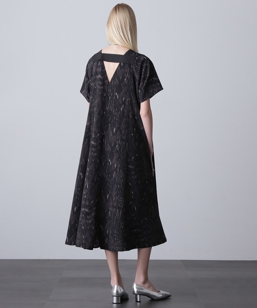 ROSE BUD ワンピース (mici)プリントVネックドレス : ZOZOTOWN