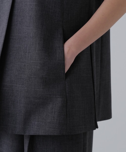 美品　ADORE ファンクショナルドライクロスブラウス　今季　グレー　ジレ ファンクショナルドライクロスブラウス | ADORE（アドーア） ｜【公式