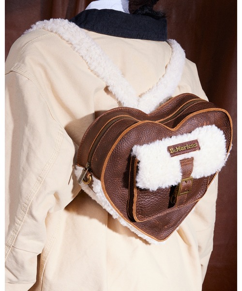 Dr.Martens ドクターマーチン レディース ハートバッグパック HEART BACKPACK BROWN AD015253 ブラウン ショルダーバッグ 女性用 Dr.Martens（ドクターマーチン） ショルダーバッグ FREE ブラウン