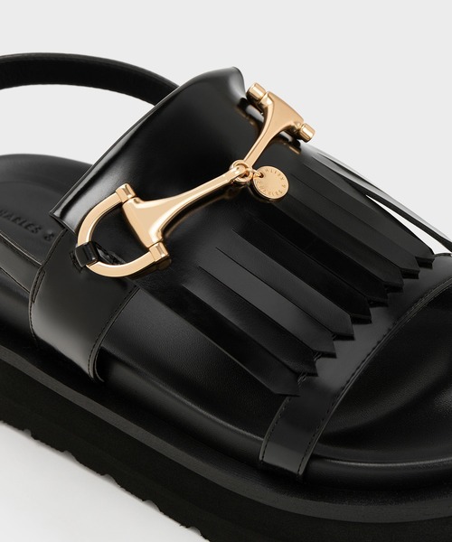 CHARLES ＆ KEITH サンダル ホースビット＆フリンジ