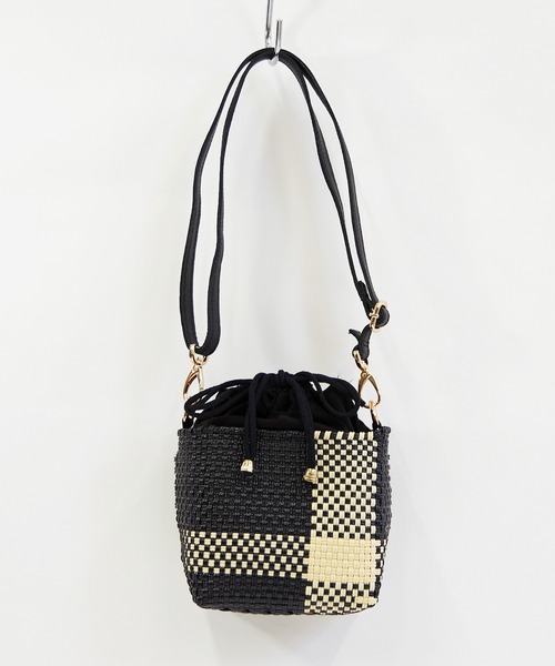 メキシコ　メルカドバッグ　編み込みデザインのかごバッグ 黒とベージュ かごバッグ カゴバッグ WOVEN (ウーヴン) / スクエアショルダー
