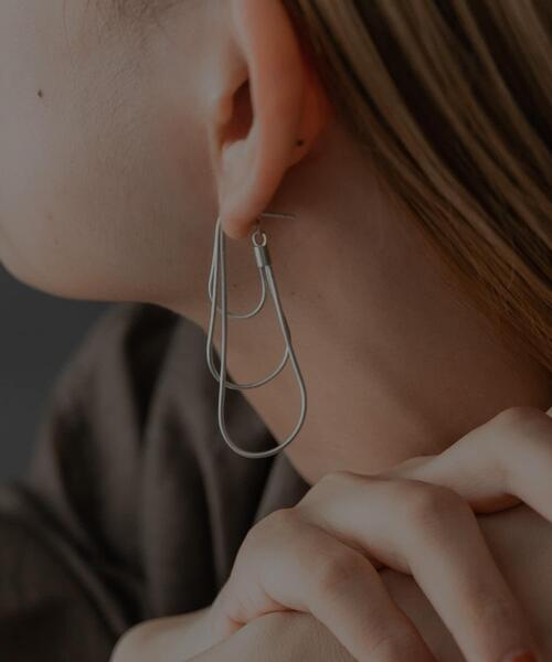 ピアス SMELLY so’　three stranded pierce レディースの画像