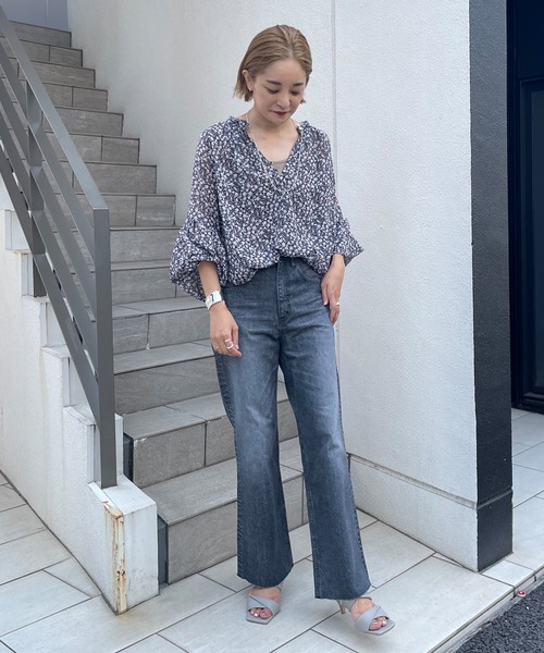 新品　38 シーナリー　【SHENERY】センタープレスデニムパンツ SHENERY（シーナリー）の「センタープレスデニムパンツ（デニムパンツ