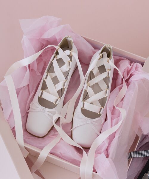 Maison de FLEUR（メゾンドフルール） パンプス レースアップサテン 