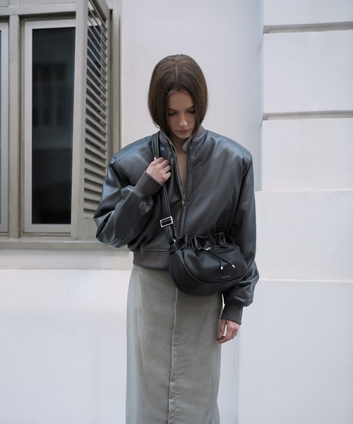 CHARLES & KEITH◆Maisy シャーリングハンドル ホーボーバッグ Maisy メイジー ルーシュドハンドルホーボーバッグ（ショルダー