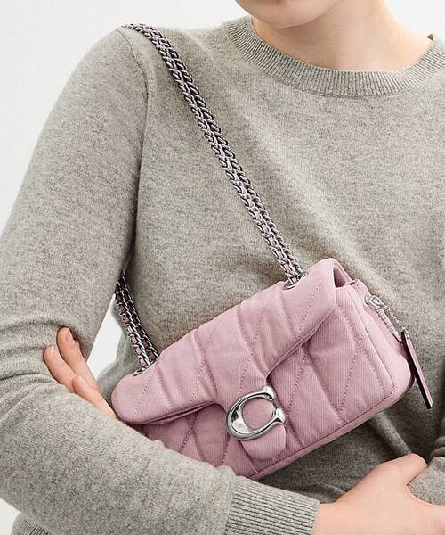 COACH レディースショルダーバッグ（色：ピンク系）｜バッグ