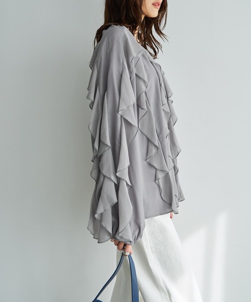 【LUXE】フリルドレープブラウス／半袖丈　スタイルデリ　新品未使用 STYLE DELI(スタイルデリ)の【LUXE】ドレープフリルブラウス通販