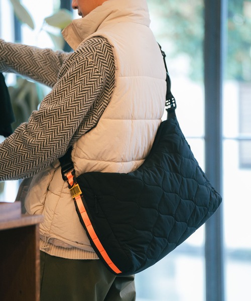 DSQUARED2 キルティング ショルダーバッグ DSQUARED2 キルティングレザー ショルダーバッグ | ブラック
