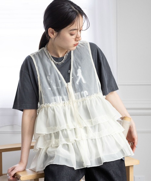 ハレの日コーデ❣️フリルチュールドッキングベスト フリルベスト ジレ 黒Frene ハレの日コーデ❣️フリルチュールドッキングベスト フリル