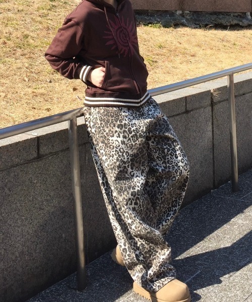 Chikashitsu+ パンツ 「Chikashitsu +」leopard wide cotton