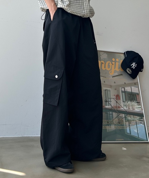 APC アーペーセー ナイロン ストレッチ カーゴパンツ 刺繍ロゴ入り APC アーペーセー ナイロン ストレッチ カーゴパンツ 刺繍ロゴ入り
