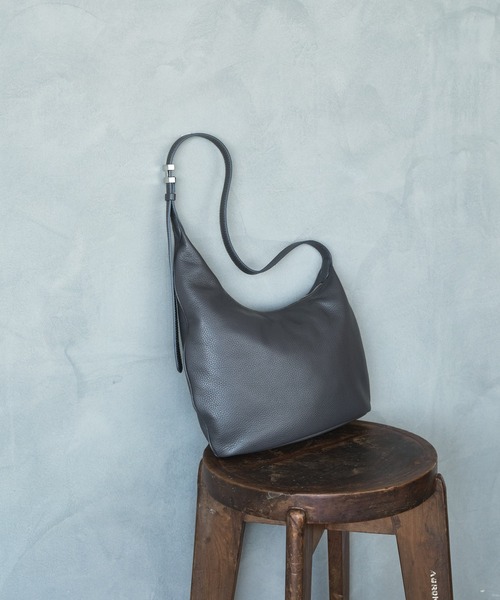 IACUCCI（イアクッチ） ショルダーバッグ バッグ ピスタッロ L CERVO