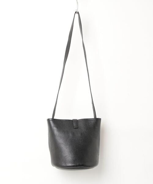 IACUCCI（イアクッチ） ショルダーバッグ FREE ブラック レディース