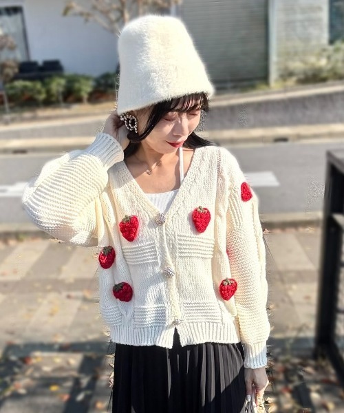 Belle Cie（ベルシー） カーディガン ぷっくりいちご柄ボリューム