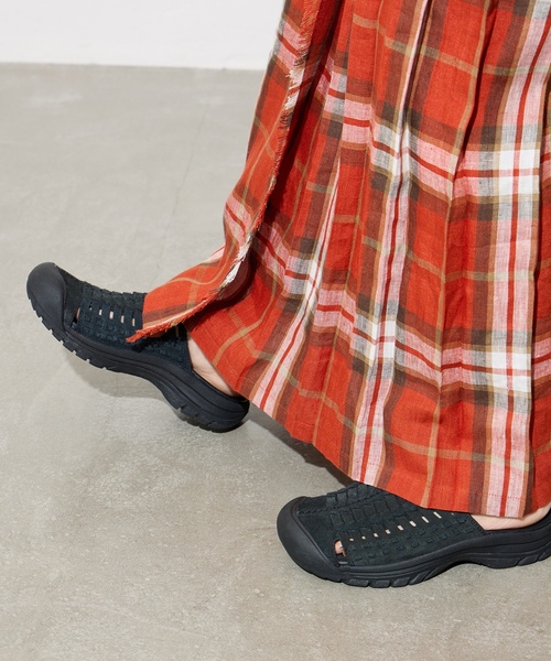 「KEEN」 フラットサンダル 24.5cm ブラック レディース_画像2