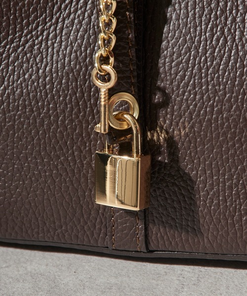 ショルダーバッグ バッグ 「AULENTTI」2way padlock キーチャーム付 ショルダーバッグ ハンドバッグ EL-SC956-DOの画像