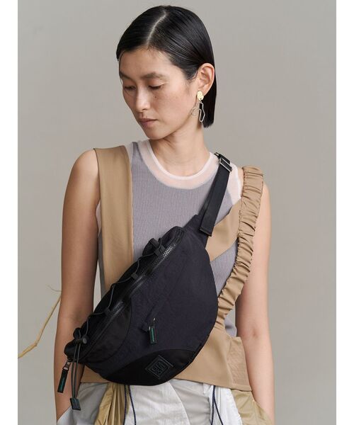 【美品】PORTER ハーフムーン ウエストバッグ 黒 定番人気 UN3D.（アンスリード） ウエストポーチ ウエストバッグ HALF MOON BODY