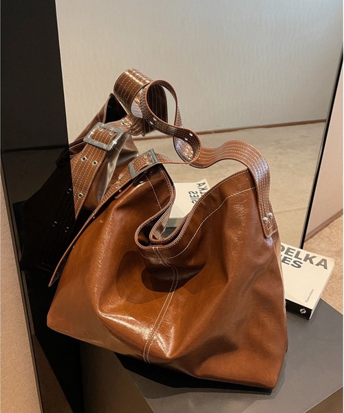 LA VORAGINE（ラ ヴォラジネ） ショルダーバッグ バッグ A4入れ