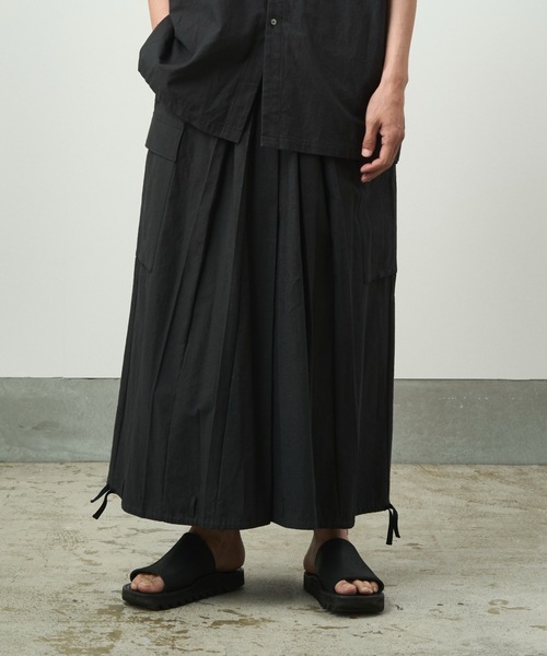 【着用1回】袴パンツ カーゴパンツ 和ROBE サイズ2 和ROBE（ワローブ）の「【2024年秋冬の和ROBE】CARGO HAKAMA