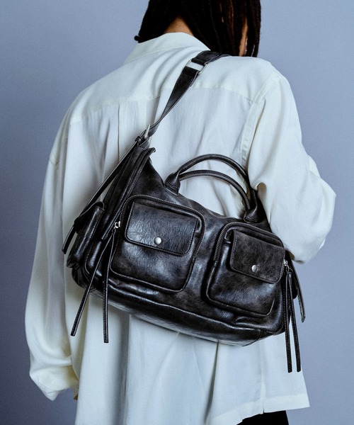 camphor wood 25ss レザーショルダーバッグ　ノベルティ付属 Camphor wood ショルダーバッグ faux leather multi pocket