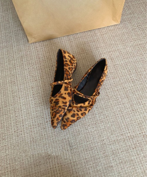 黒と金のストラップ付きヒール shoes365 パンプス ストラップデザインポインテッドトゥフラット