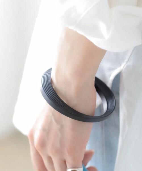 レディースバングル（色：ベージュ系）｜レディースアクセサリー