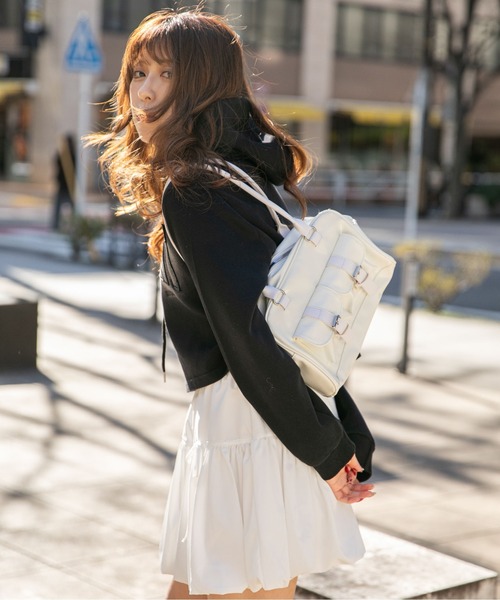 ハンドバッグ 「エナメル調×ツヤ素材」ポケット付きスクエアミニ