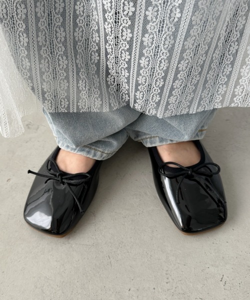 CLEA パンプス スクエアトゥエナメルリボンパンプス/バレエ